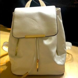 White adjustable backpack